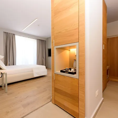 Navy Szálloda 4*